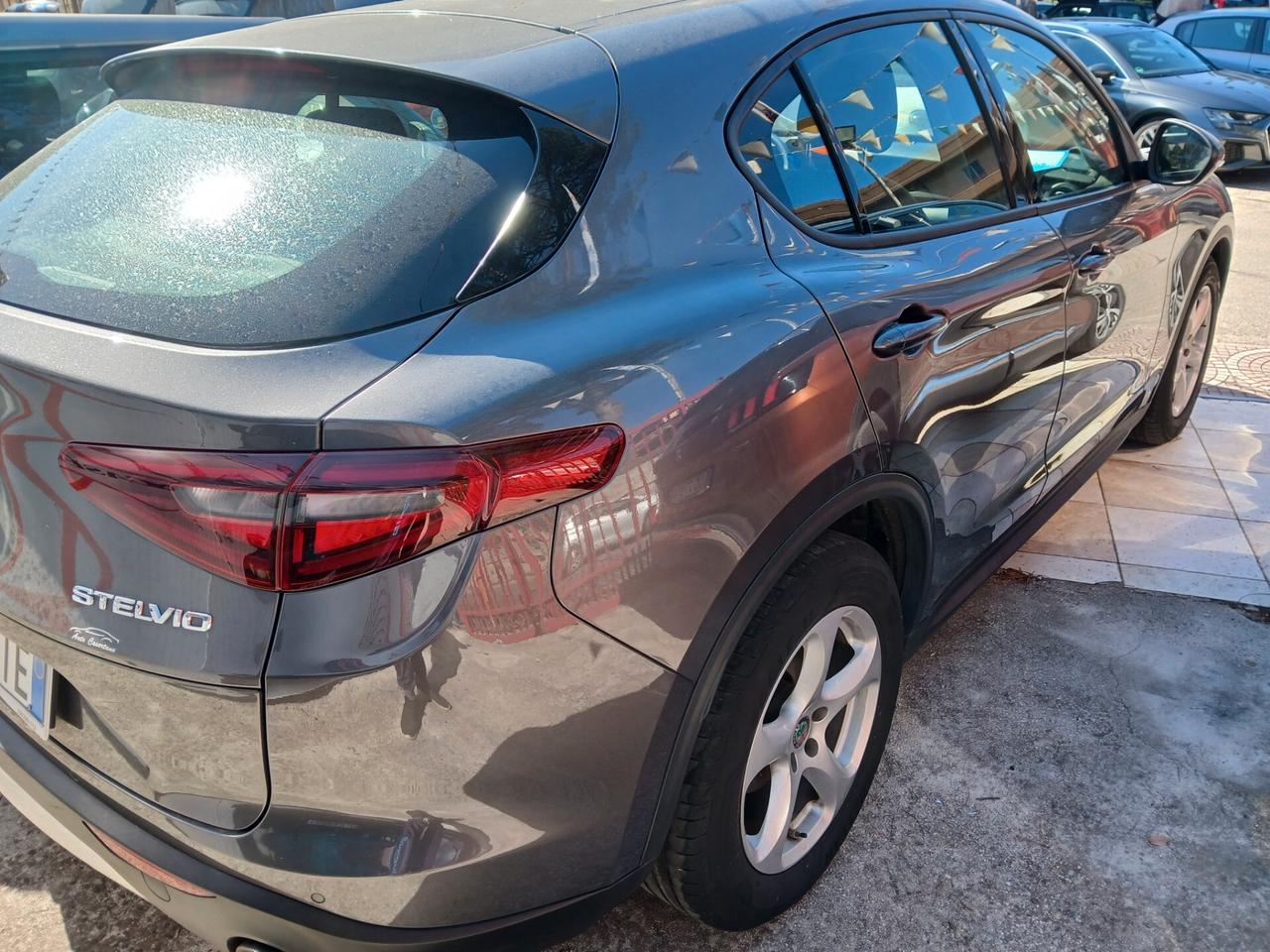 Alfa Romeo Stelvio 2.2 Turbodiesel 180 CV AT8 Q4 Business