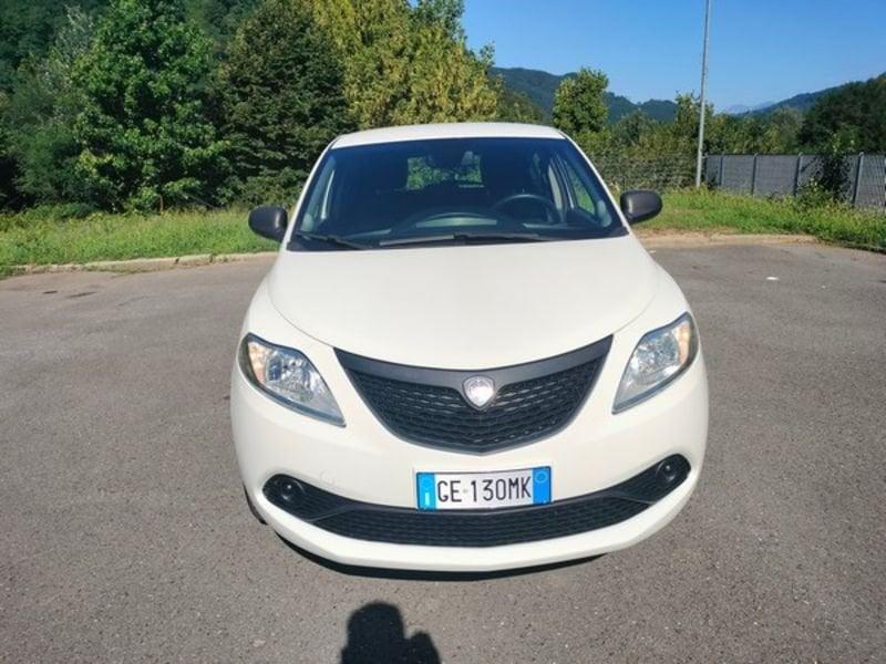 Lancia Ypsilon 1.0 FireFly 5 porte S&S Hybrid Silver