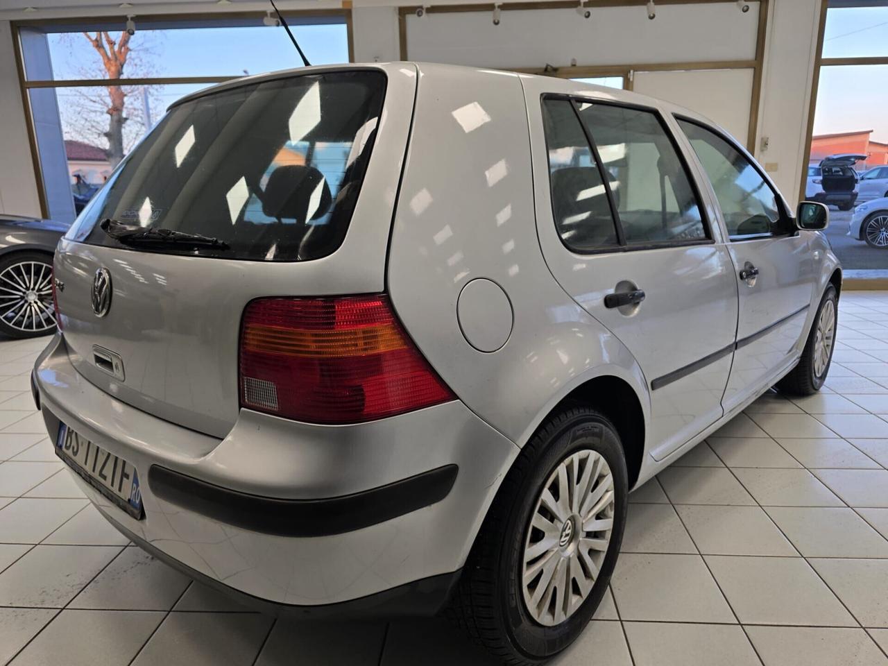 Vw Golf 1.4 16V cat 5 porte unic. prop. 2001