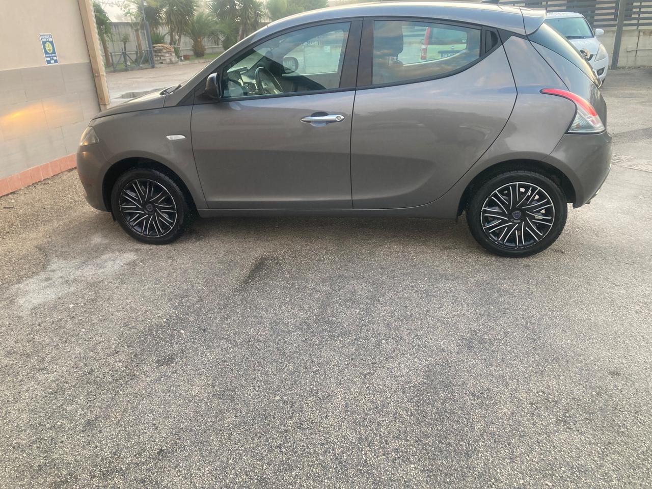 Lancia Ypsilon 1.0 FireFly 5 porte S&S Hybrid Gold