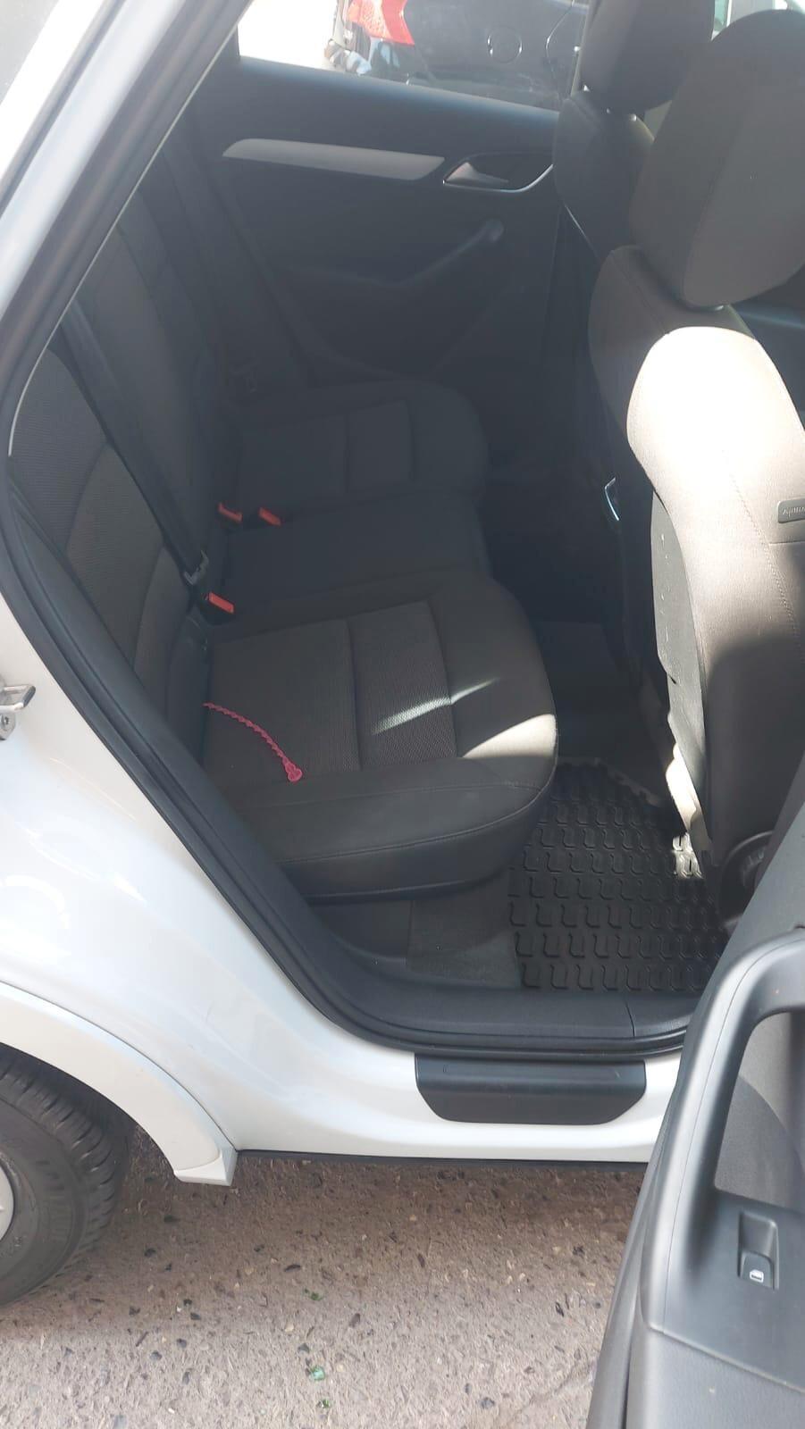 Audi Q3 2.0 TDI 120 CV Business