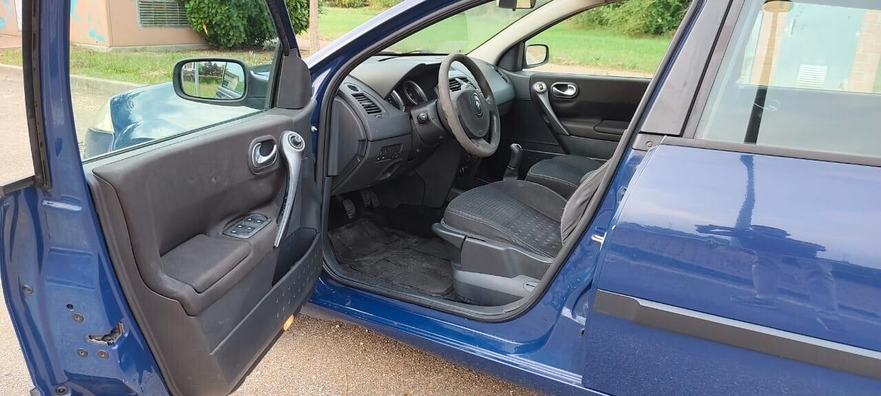 Renault Megane Mégane 1.6 16V 5 porte GPL Luxe Dynamique