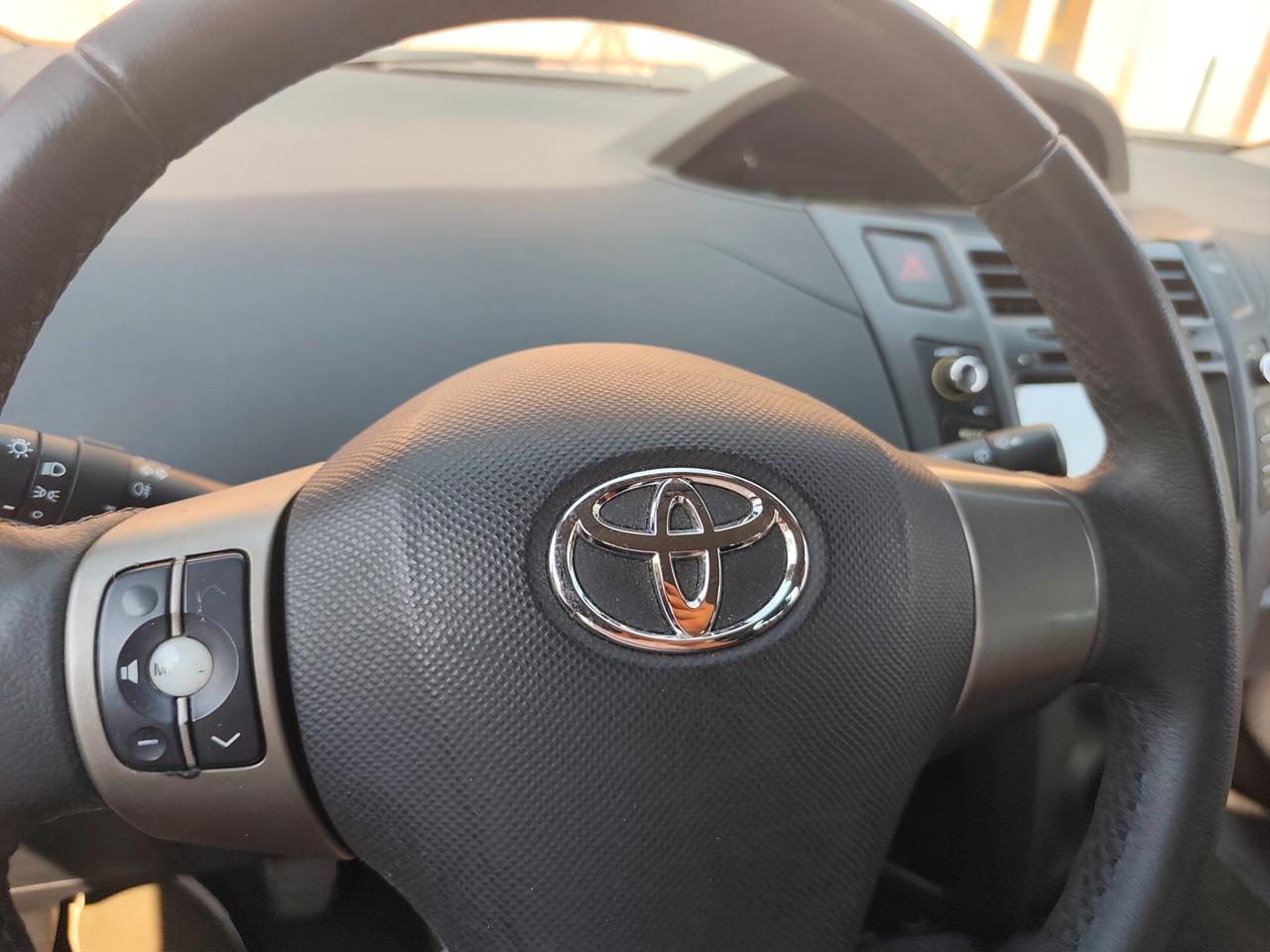 Toyota Yaris 1.0 Benz euro 4 5 porte