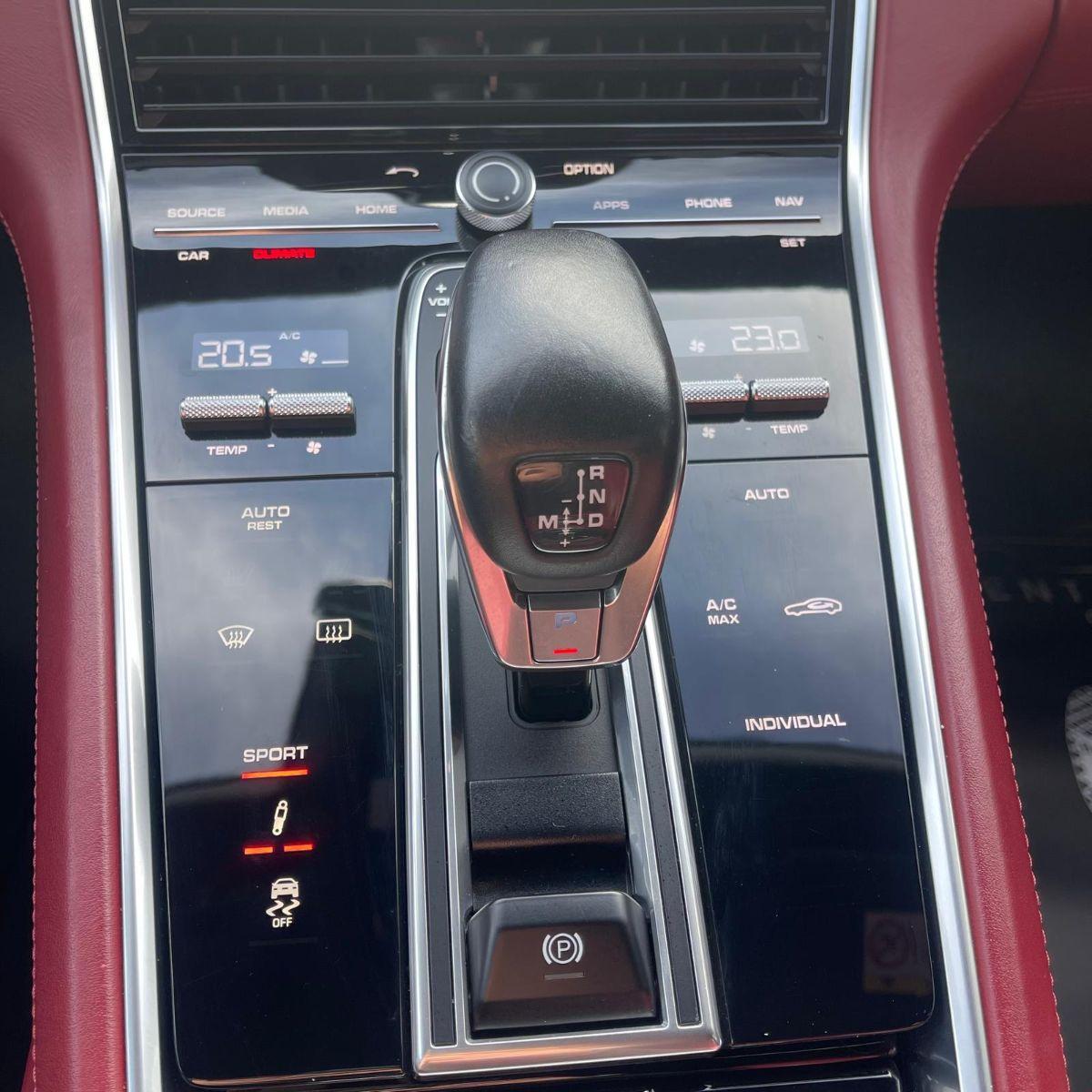 PORSCHE - Panamera -