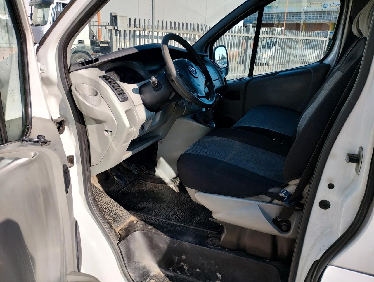 OPEL VIVARO 1.9 DIESEL 74KW 2004