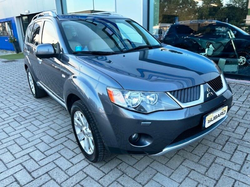 Mitsubishi Outlander 2.2 DI-D Instyle 7 p.ti DPF + Gancio Traino
