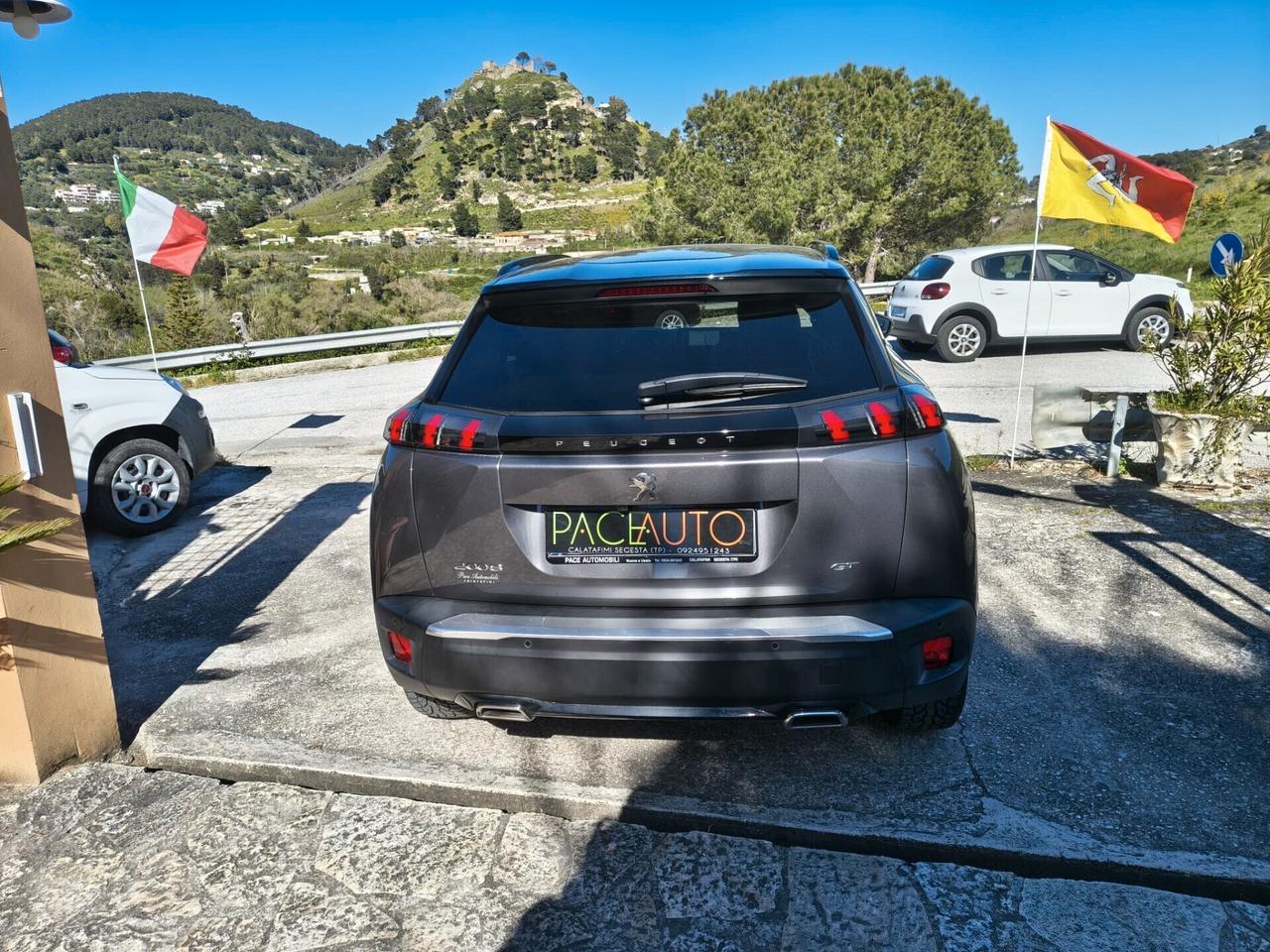 Peugeot 2008 BlueHDi 130 S&S EAT8 GT e Peugeot 2008 ALLURE 110CV
