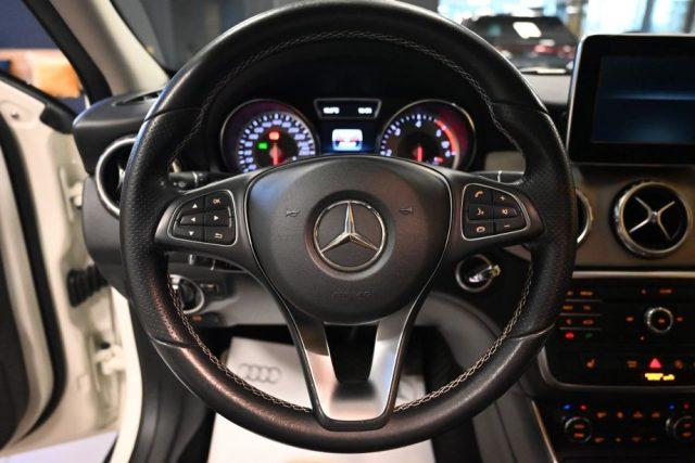 MERCEDES-BENZ GLA 200 CDI AUTO F1 SPORT 136CV NAVI CAM XENO PDC 18"FULL!