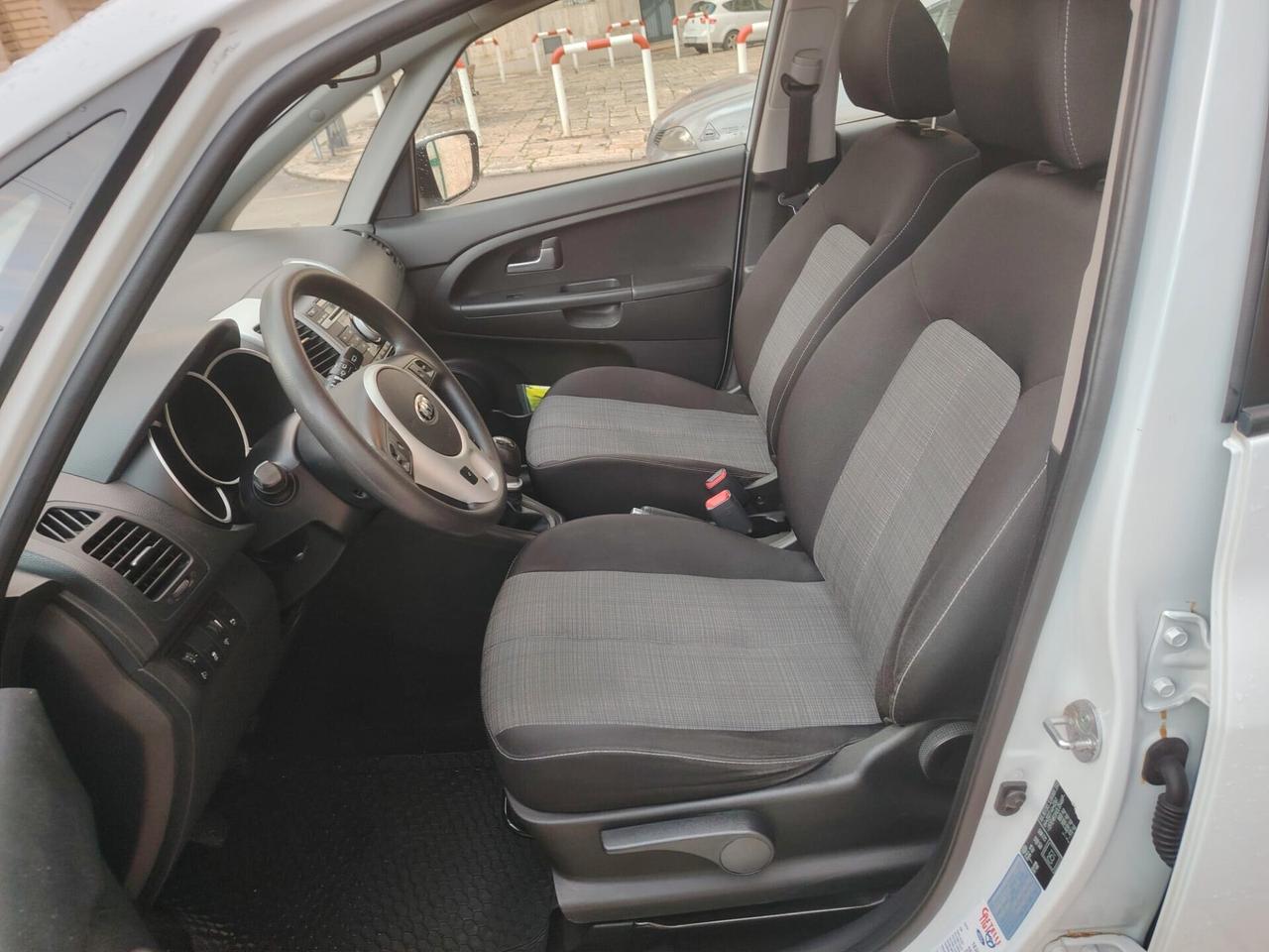 Kia Venga 1.4 CRDi 90CV Cool - TETTO APRIBILE