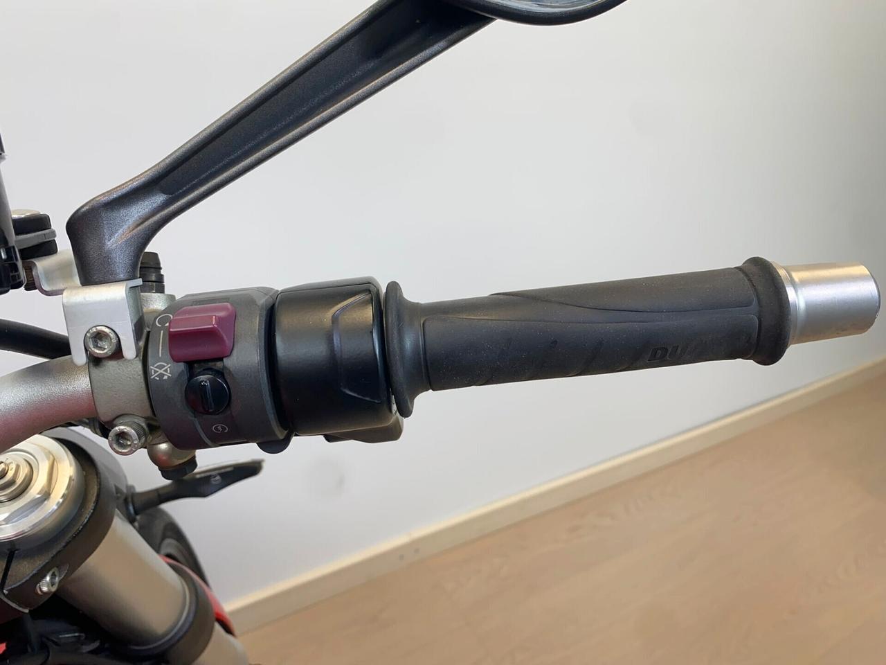 DUCATI MONSTER 1200 + TERMIGNONI DA 99€ AL MESE