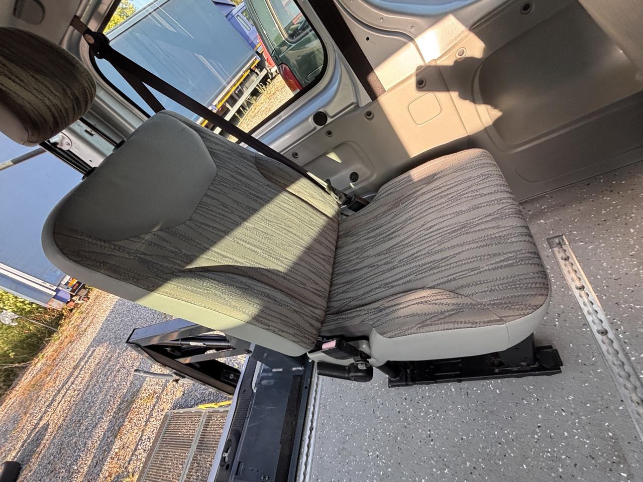 nissan primastar 7 posti trasporto 2 carrozzine per disabili