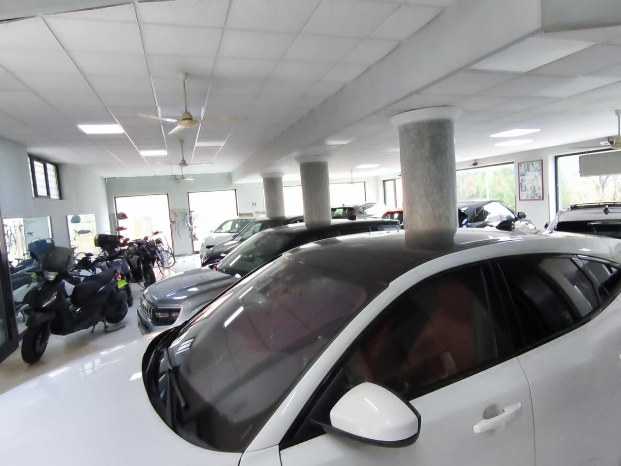 Jaguar E-Pace 2.0D 240 CV AWD aut. R-Dynamic HSE