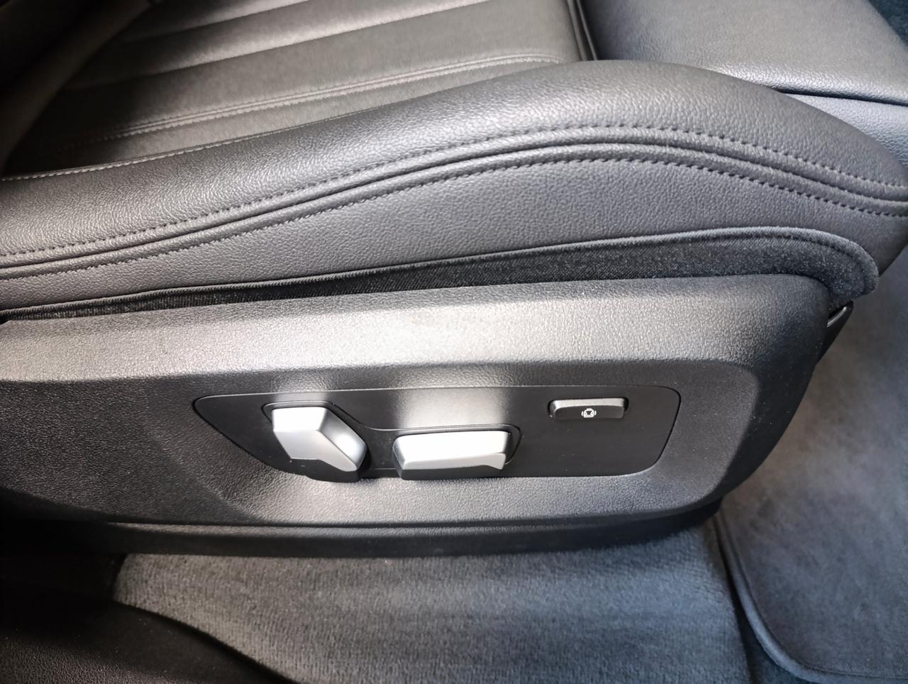 BMW X5 xdrive40d mhev 48V Business auto