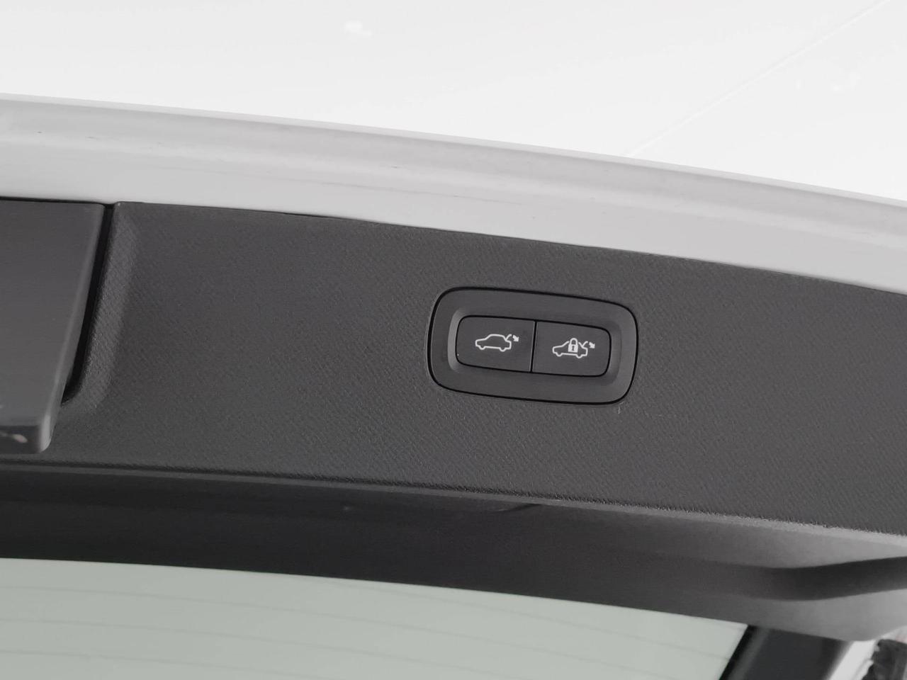 Volvo XC90 2.0 b5 Momentum Pro awd