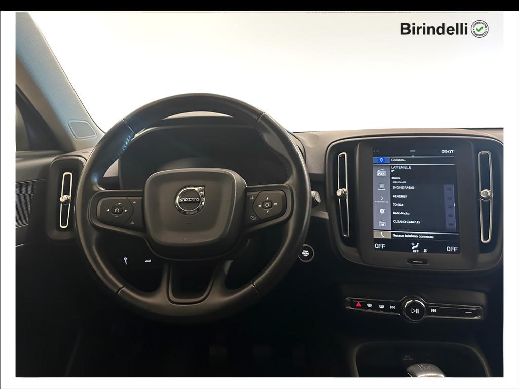 VOLVO XC40 (2017-->) - XC40 T2 Momentum