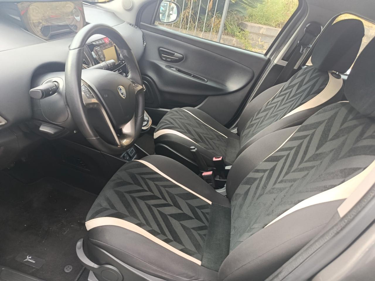 Lancia Ypsilon 1.2 69 CV 5 porte GPL Ecochic Gold