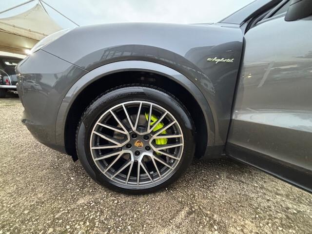 Porsche Cayenne Coupé 3.0 V6 E-Hybrid Platinum Edition 340CV