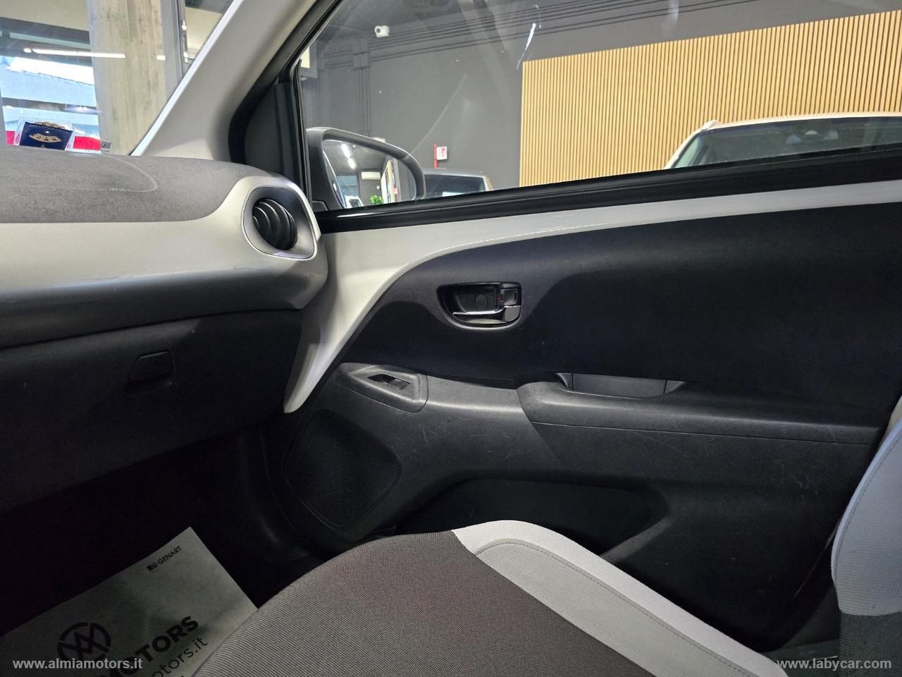 TOYOTA Aygo 1.0 VVT-i 69 CV 5p. x-cool