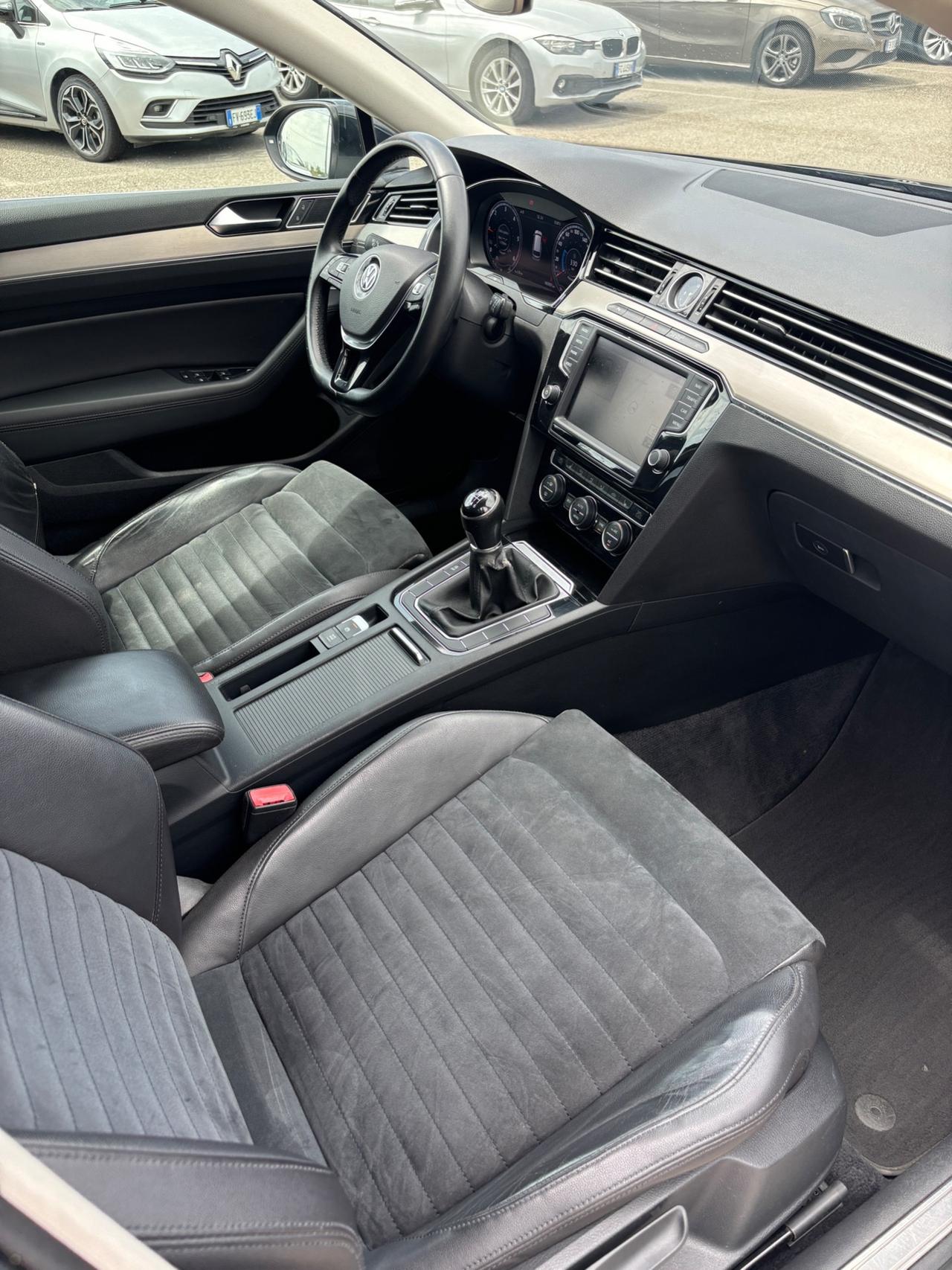 Volkswagen Passat Variant 2.0 TDI Highline BlueMotion Technology - 2015