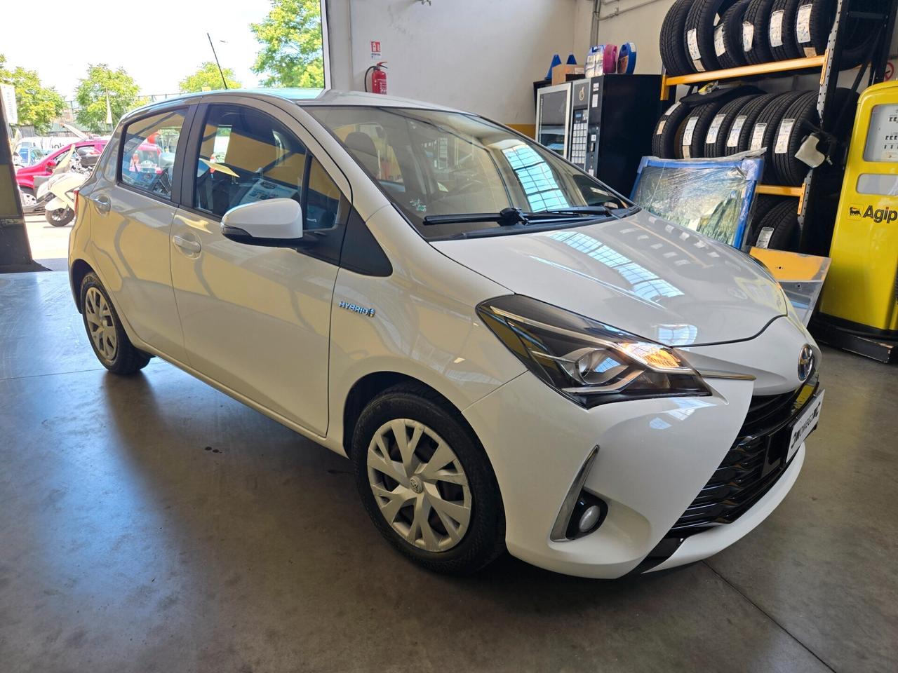 Toyota Yaris 1.5 Hybrid Business IVA ESPOSTA