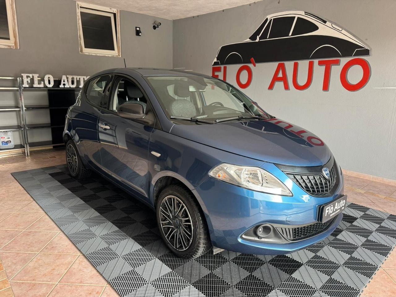 Lancia Ypsilon 1.0 70cv Hybrid Silver