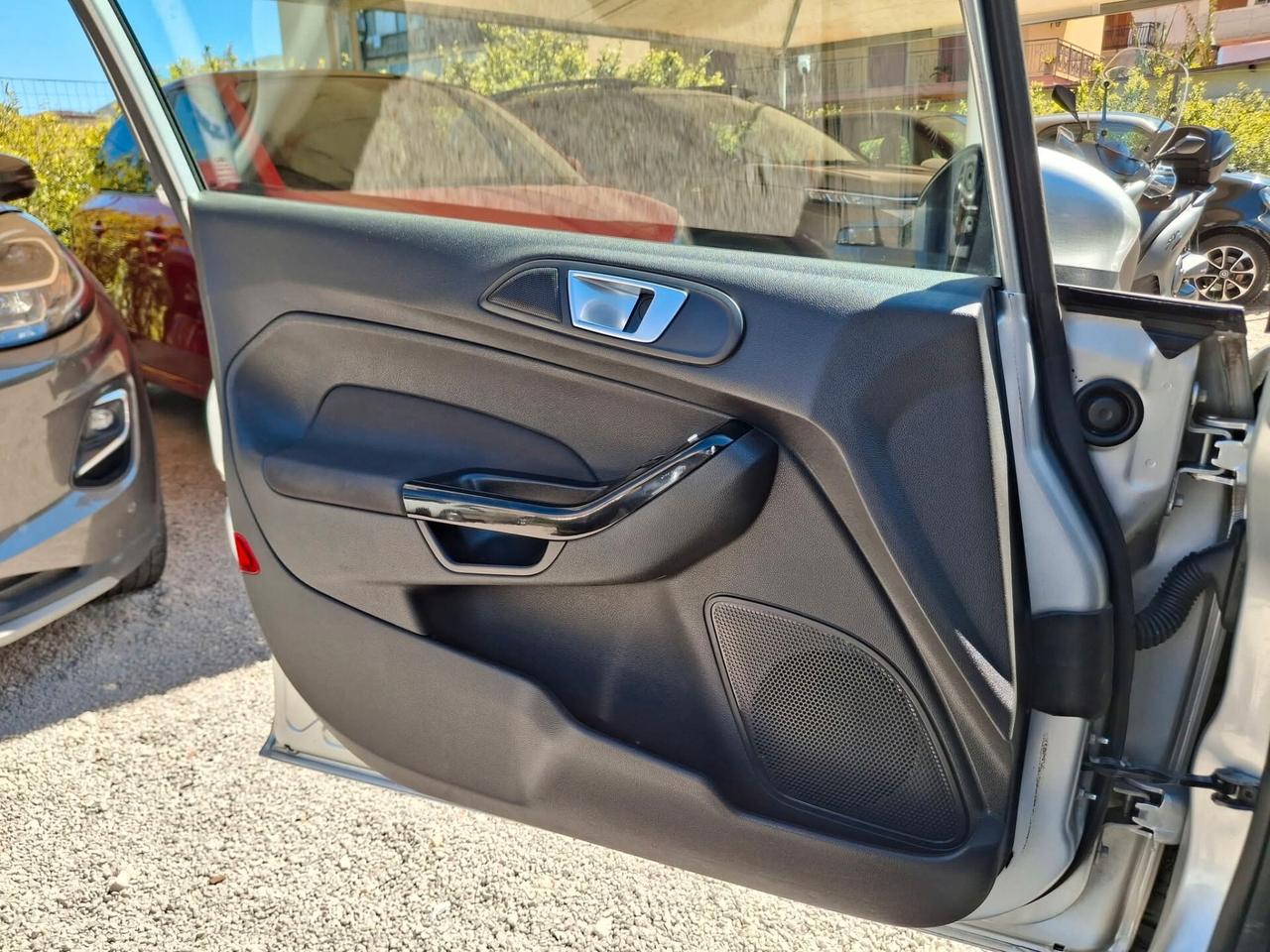 Ford Fiesta 1.5 TDCi 75CV 5 porte Titanium