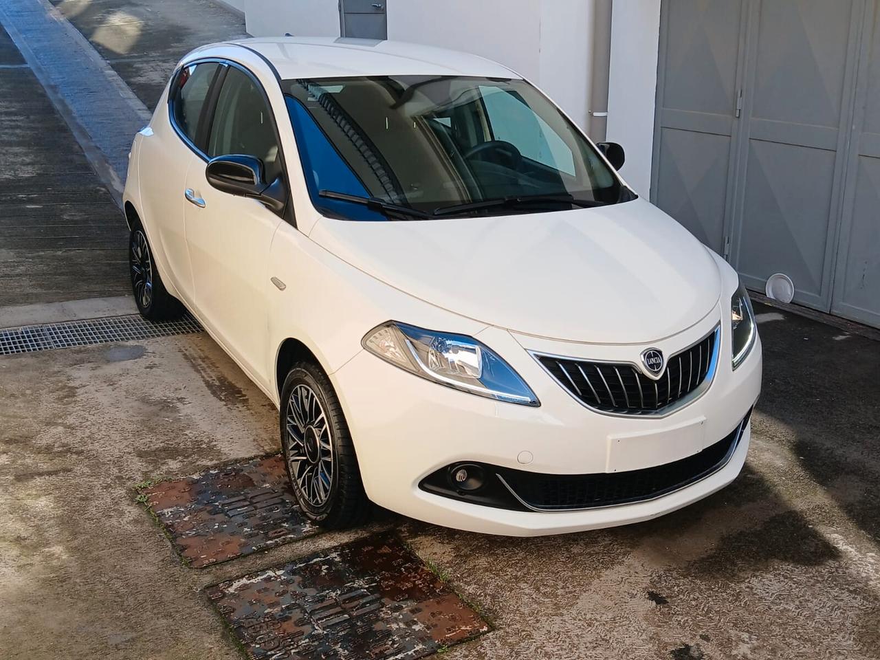 Lancia Ypsilon 1.0 FireFly 5 porte S&S Hybrid Platino