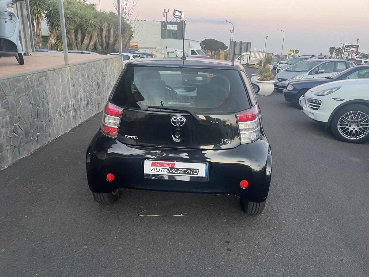 toyota iq automatica colore nera benzina come nuov