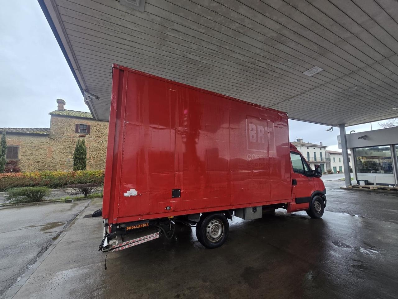 Iveco con sponda idraulica