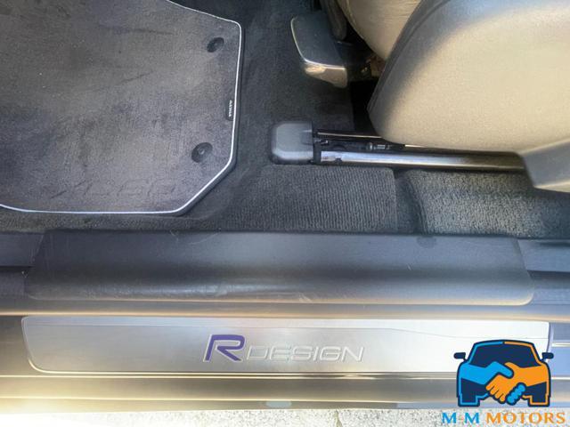 VOLVO XC60 D4 AWD doppio treno di gomme