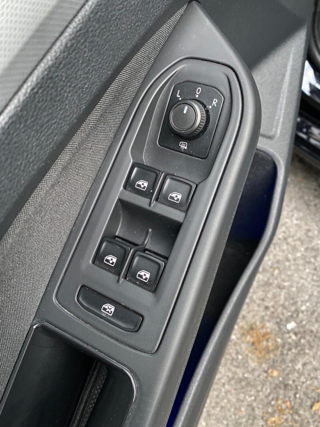 Volkswagen Golf 8 1.0 TSI 90cv - OK NEOPATENTATI