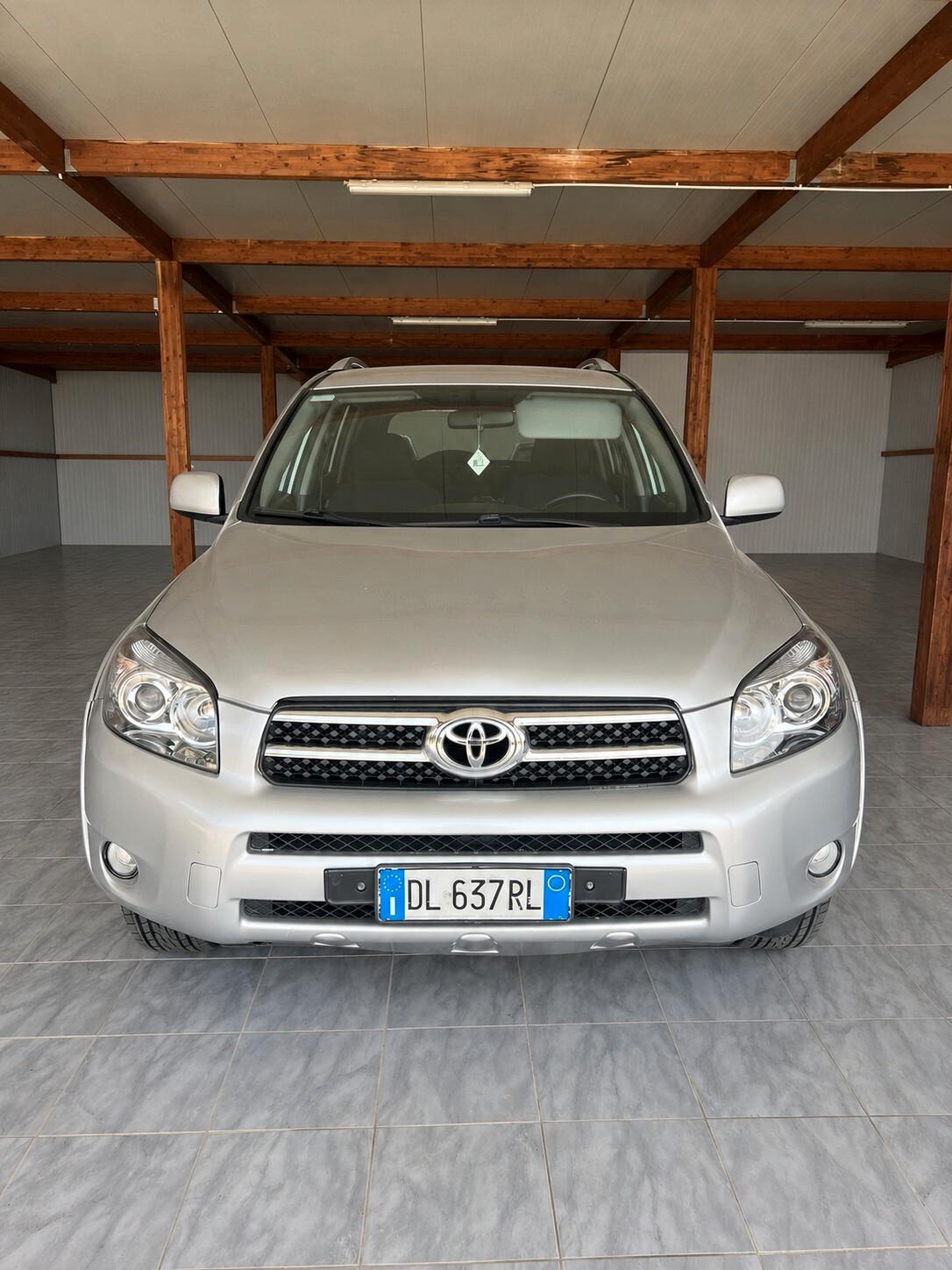 Toyota RAV 4 RAV4 2.2 D-4D 177 CV Sol Plus