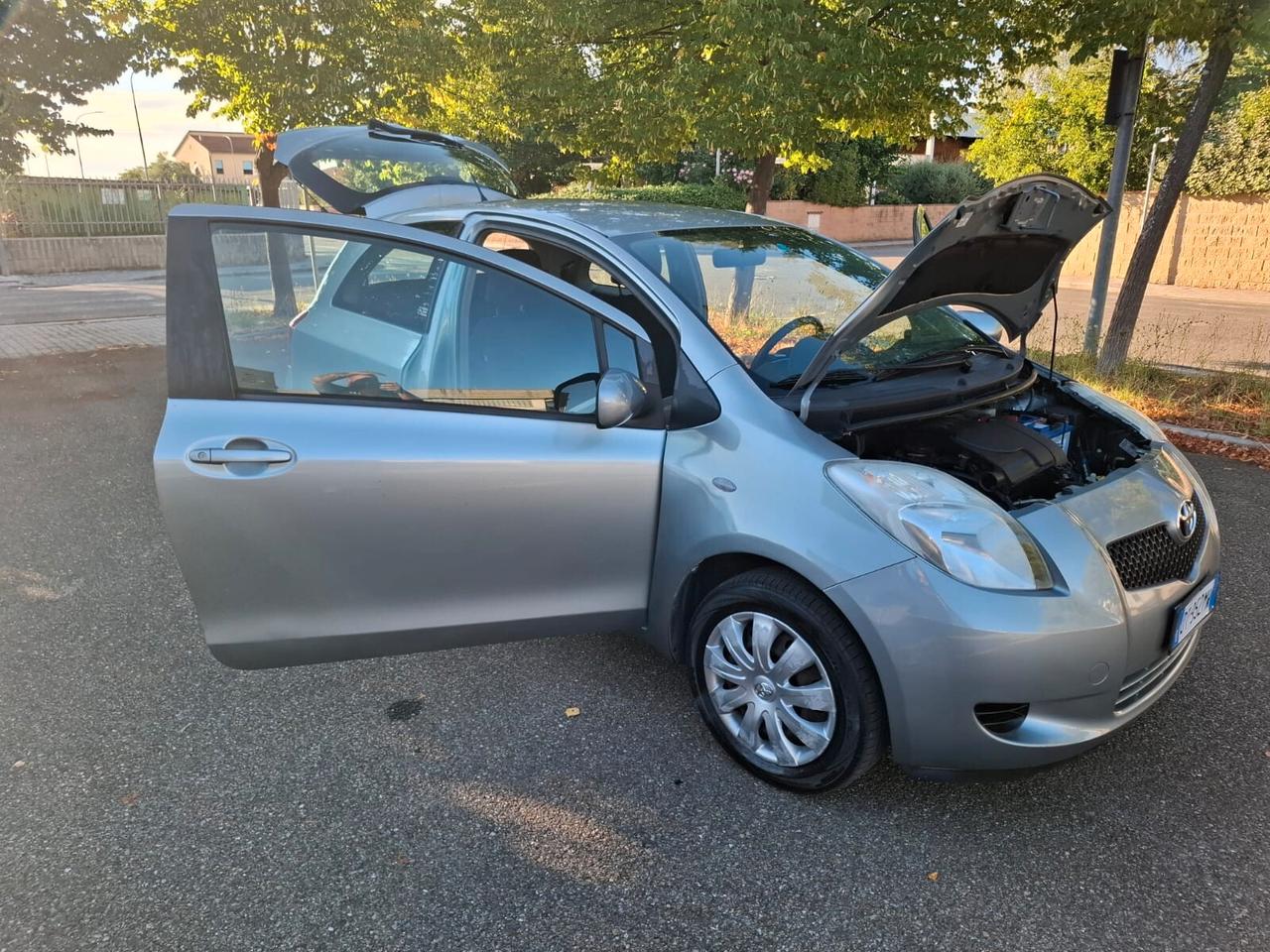 Toyota Yaris 1.0 3 porte 09 SOLO 116.000 KM Navigatore