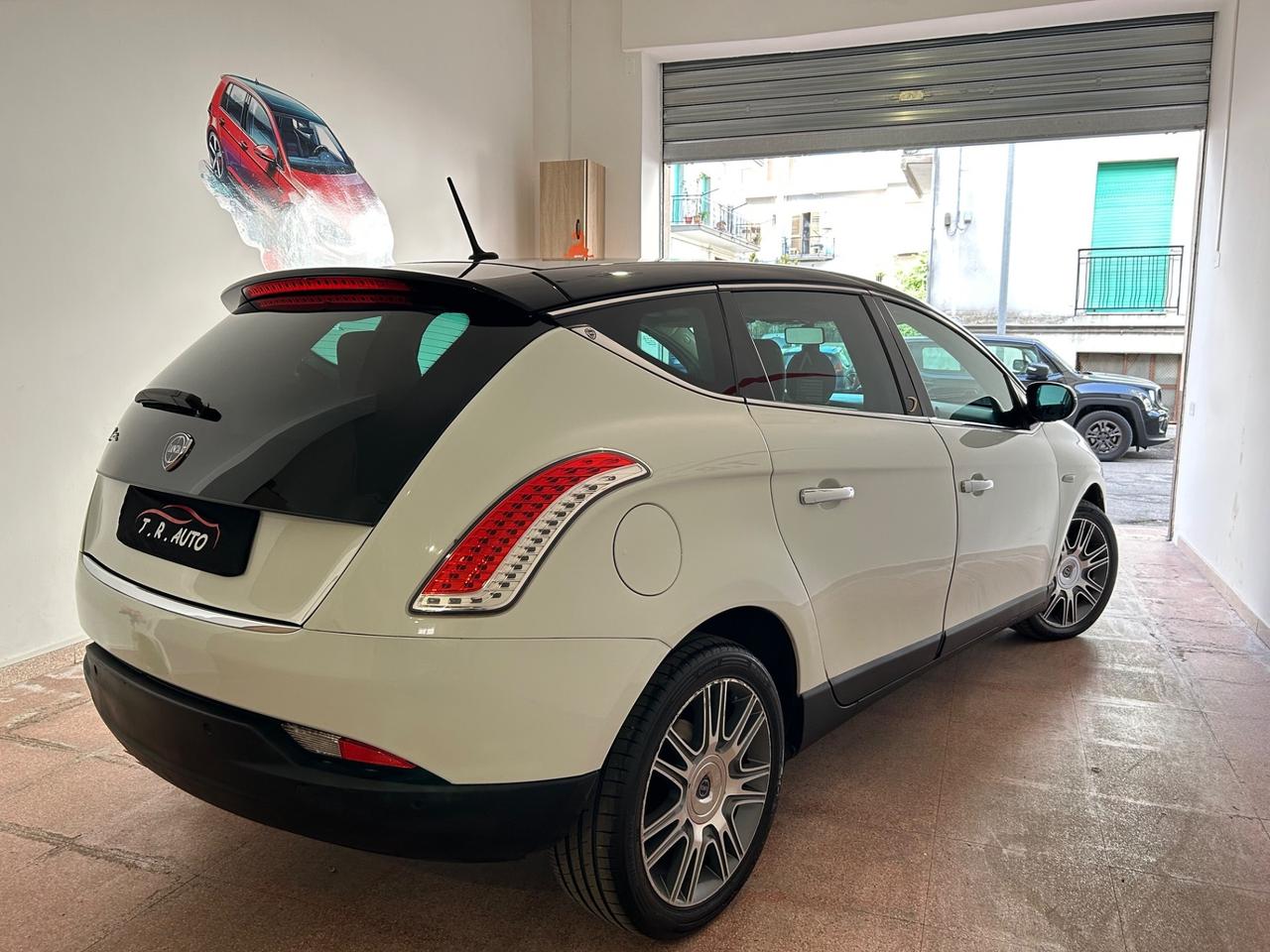 Lancia Delta 1.9 MJT Twinturbo platinum