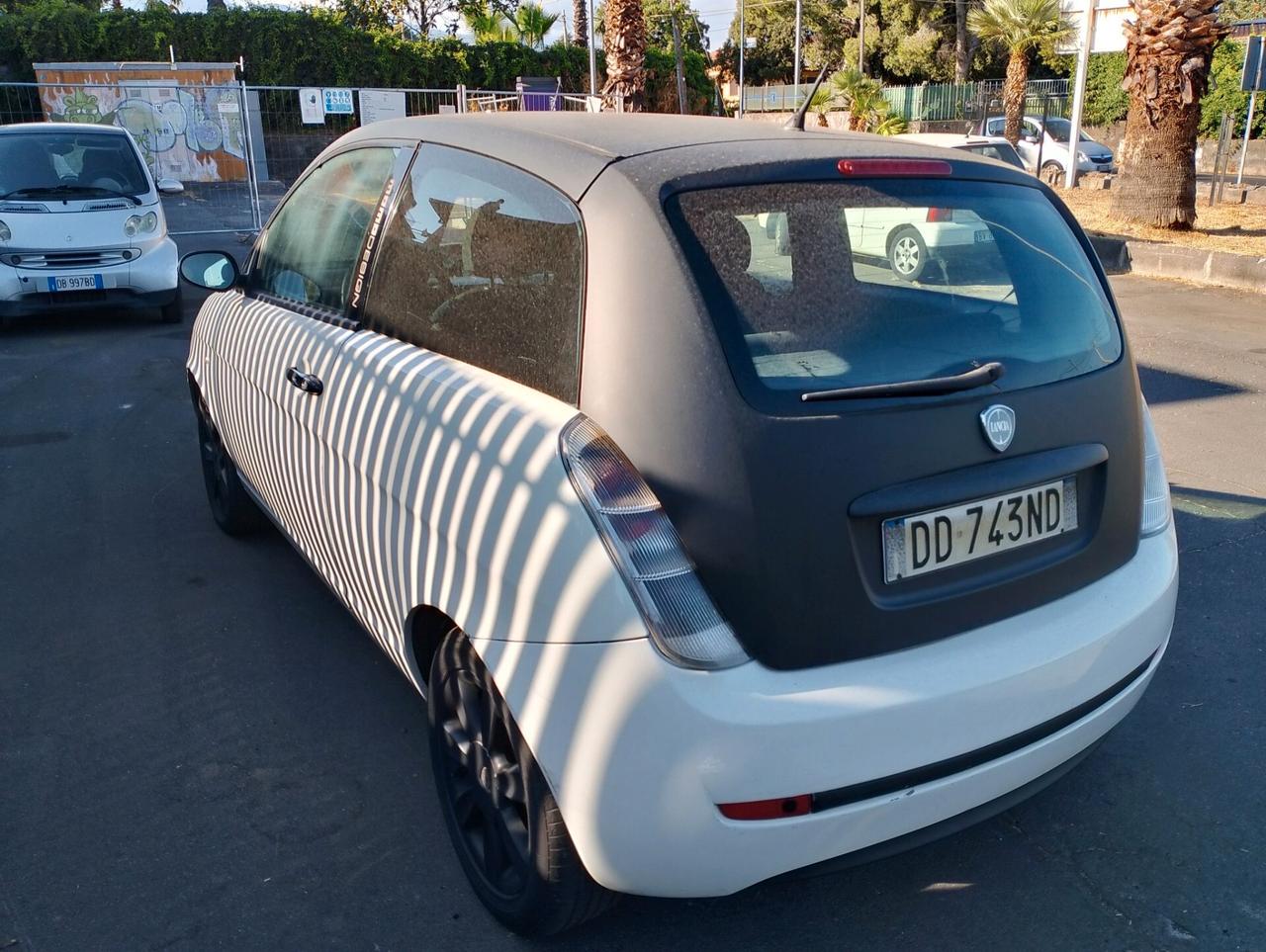 Lancia Ypsilon 1.2 16V Momo Design