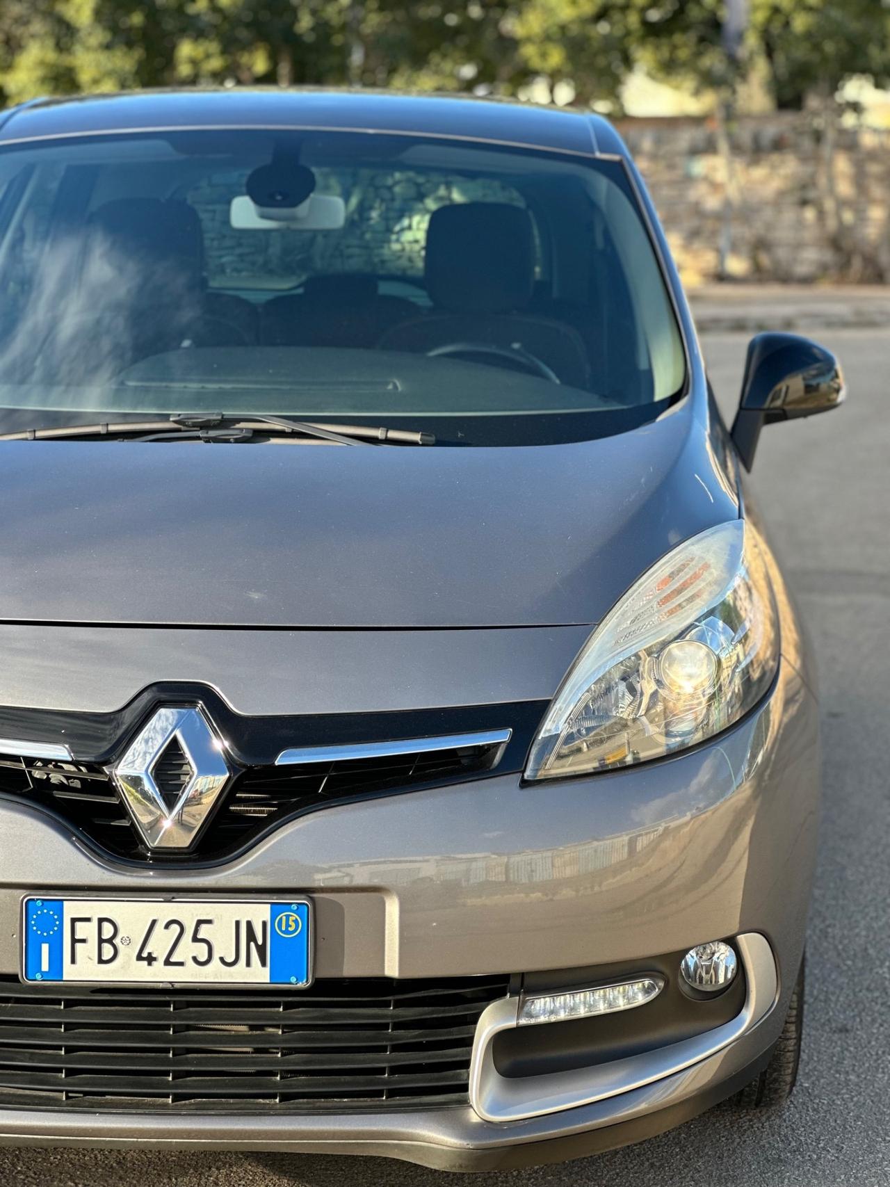 Renault SCENIC 1.5 dCi 110CV 2015 - TOM TOM