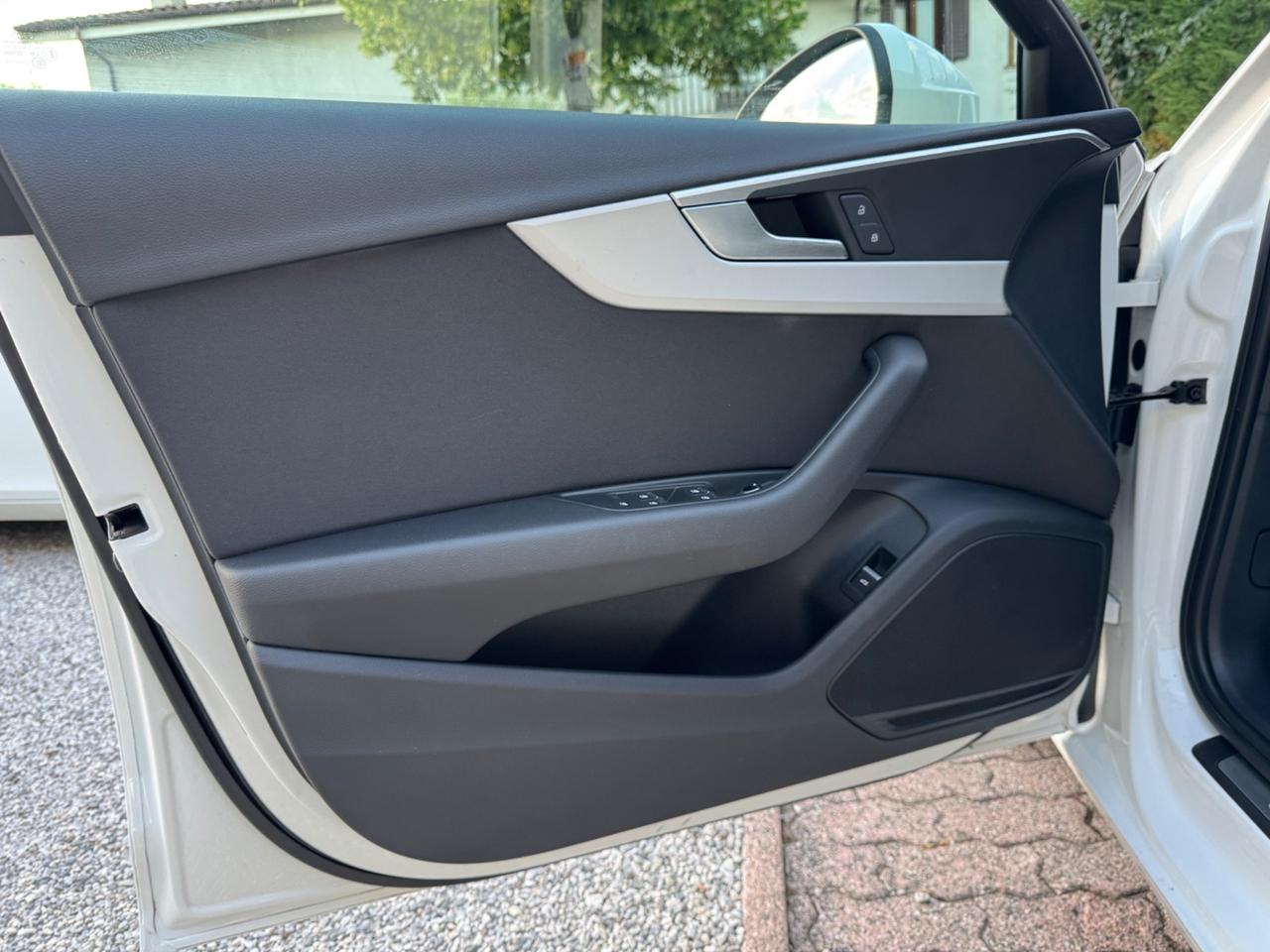 Audi A4 Avant 30 TDI S tronic Design