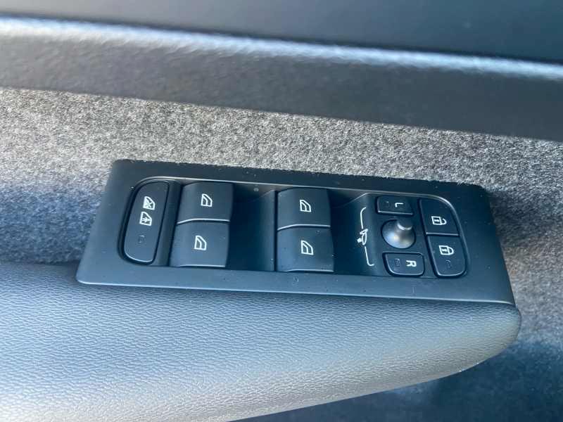 VOLVO XC40 2.0 b3 EssenTiaL AuTo