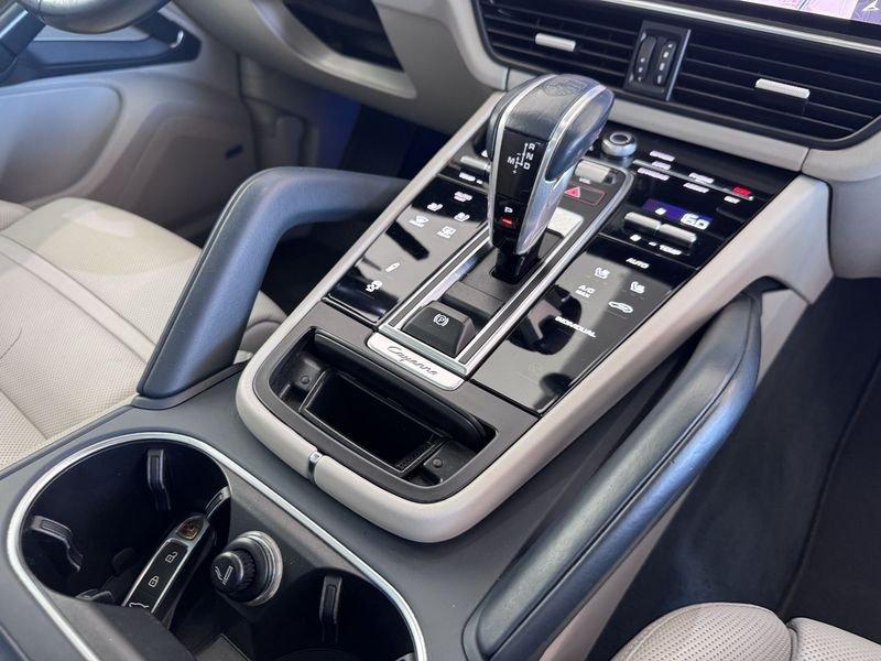 Porsche Cayenne 3.0 V6 E-HYBRID