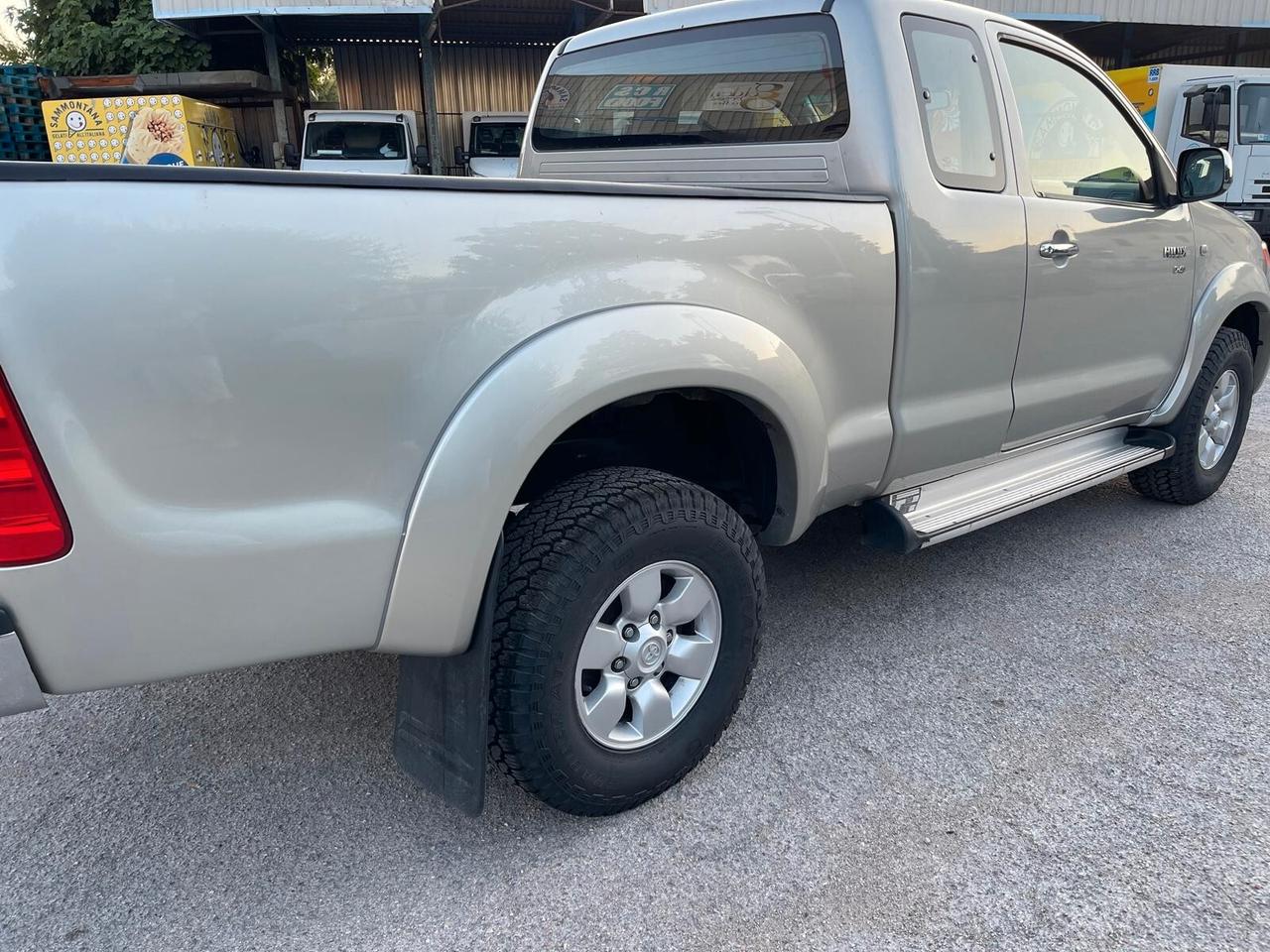 Toyota Hilux 2.5 D-4D 4WD 2p. Extra Cab SR 4x4