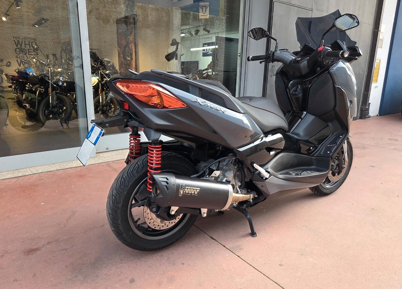 Yamaha X-Max 300 TECH MAX