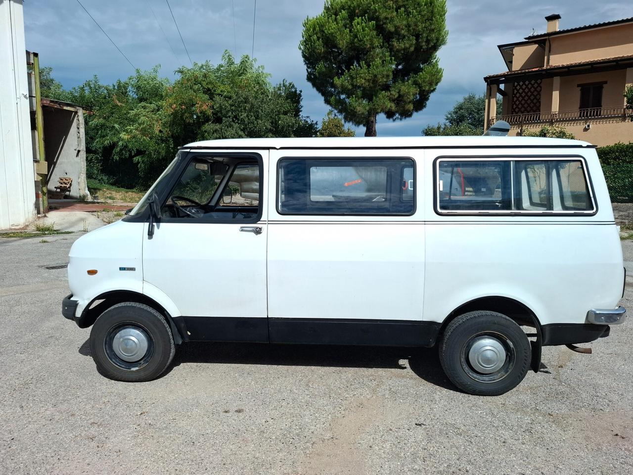 Bedford CF 97 1980 5 marce