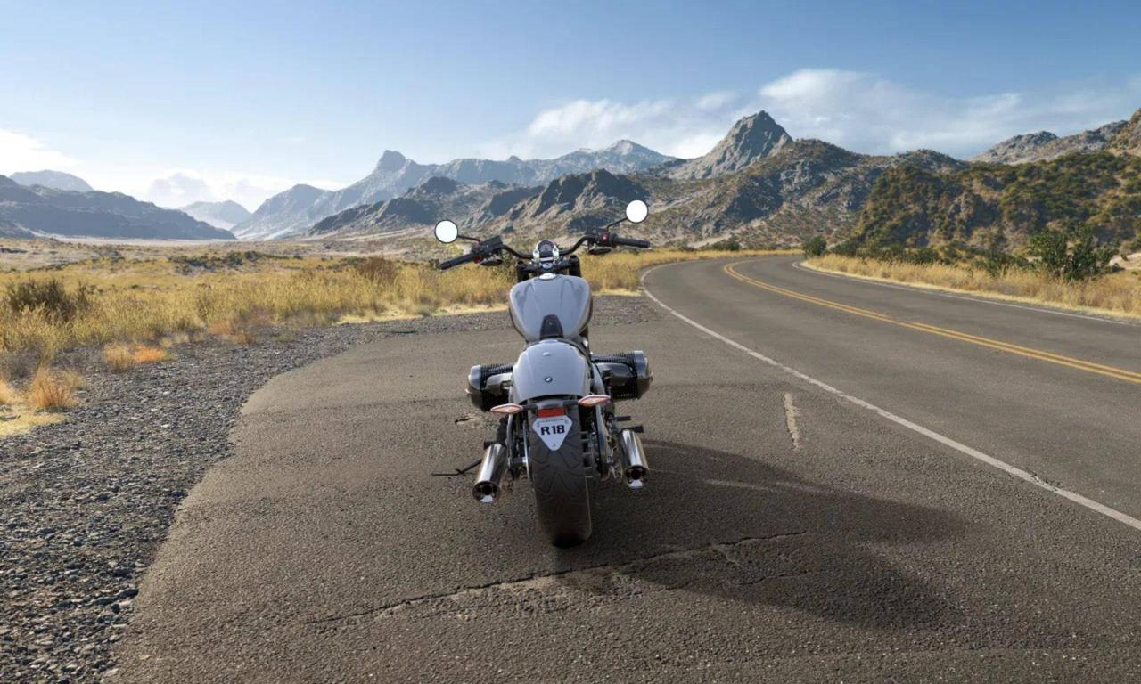 BMW R 18 Blacked Out