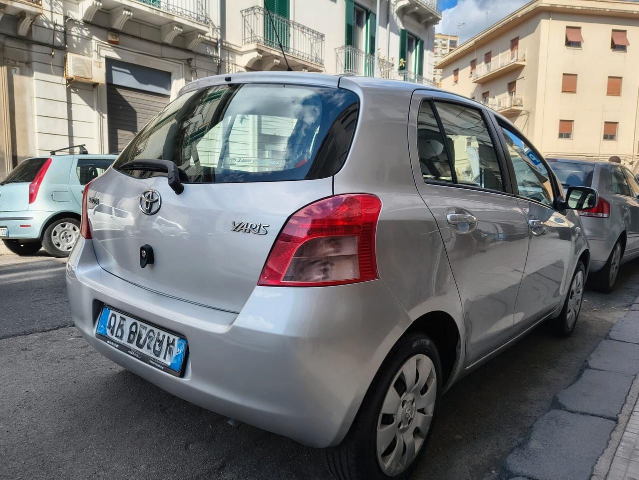 Toyota Yaris 1.0 5 porte