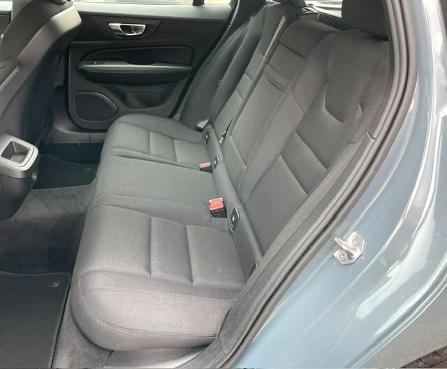 Volvo V60 B4 (d) Geartronic Momentum Business Perfetta Tagliandata
