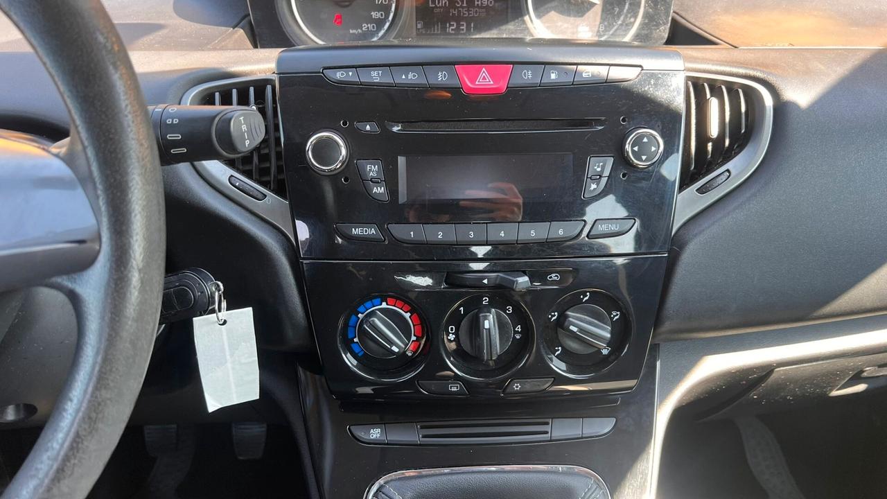 Lancia Ypsilon 1.2 69 CV 5 porte GPL Ecochic Silver