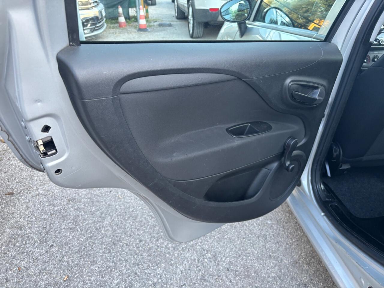 Fiat Punto 1.4 8V 5 porte METANO Lounge OK NEOPATENTATI