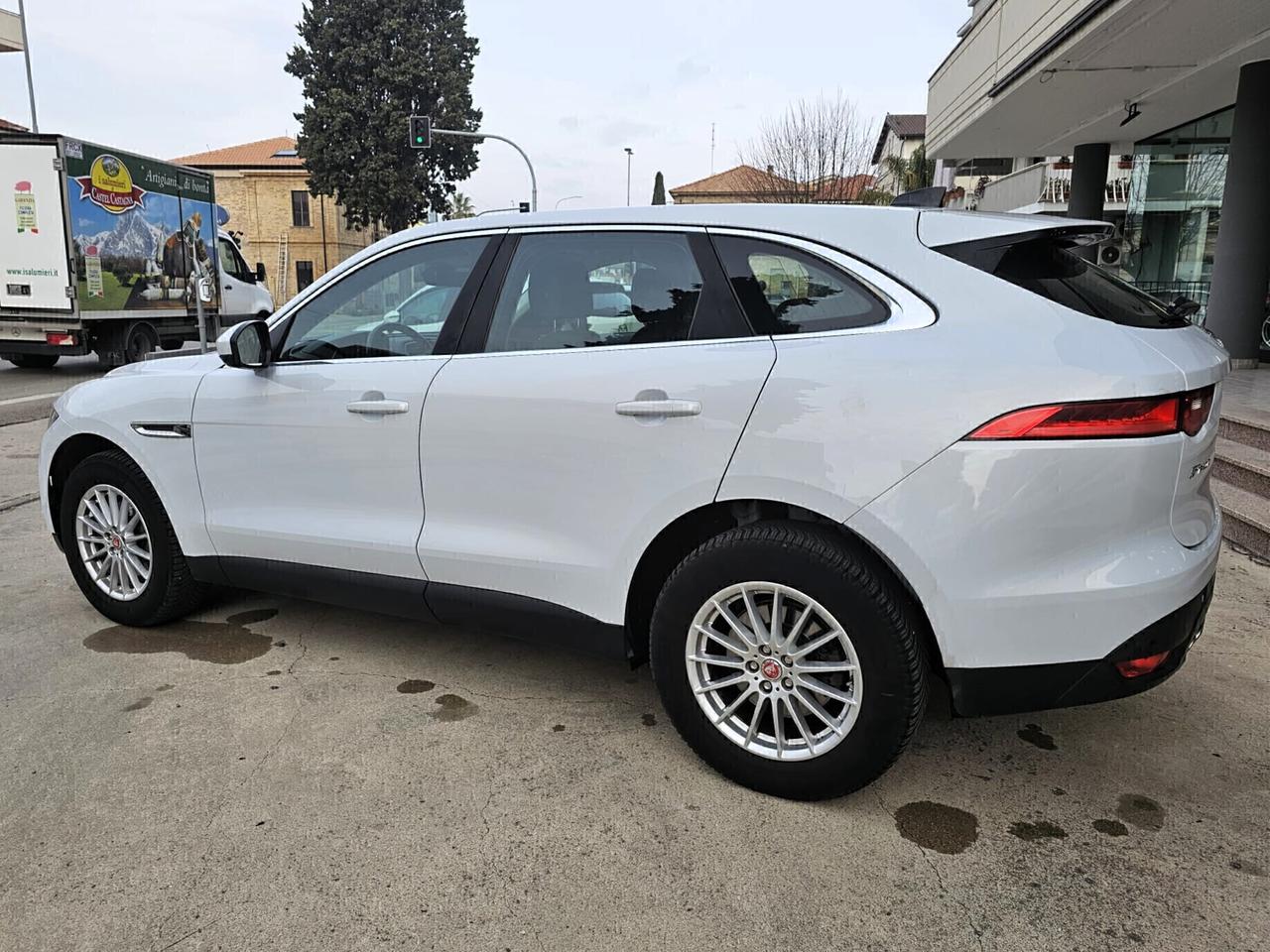 Jaguar F-Pace 2.0 D 180 CV AWD aut. Pure - Superprezzo!