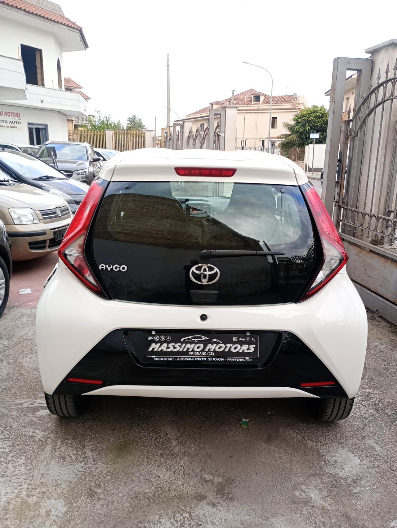 Toyota Aygo Connect 1.0 VVT-i 72 CV 5 porte x-play