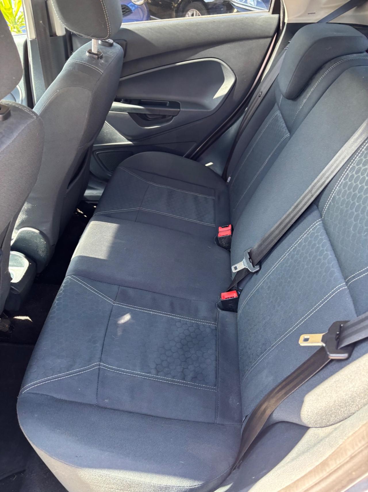 Ford Fiesta 1.2 16V 5p. Ghia per neo patentato